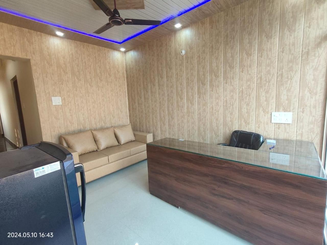 Maa Parvati Homestay Haldwāni Buitenkant foto